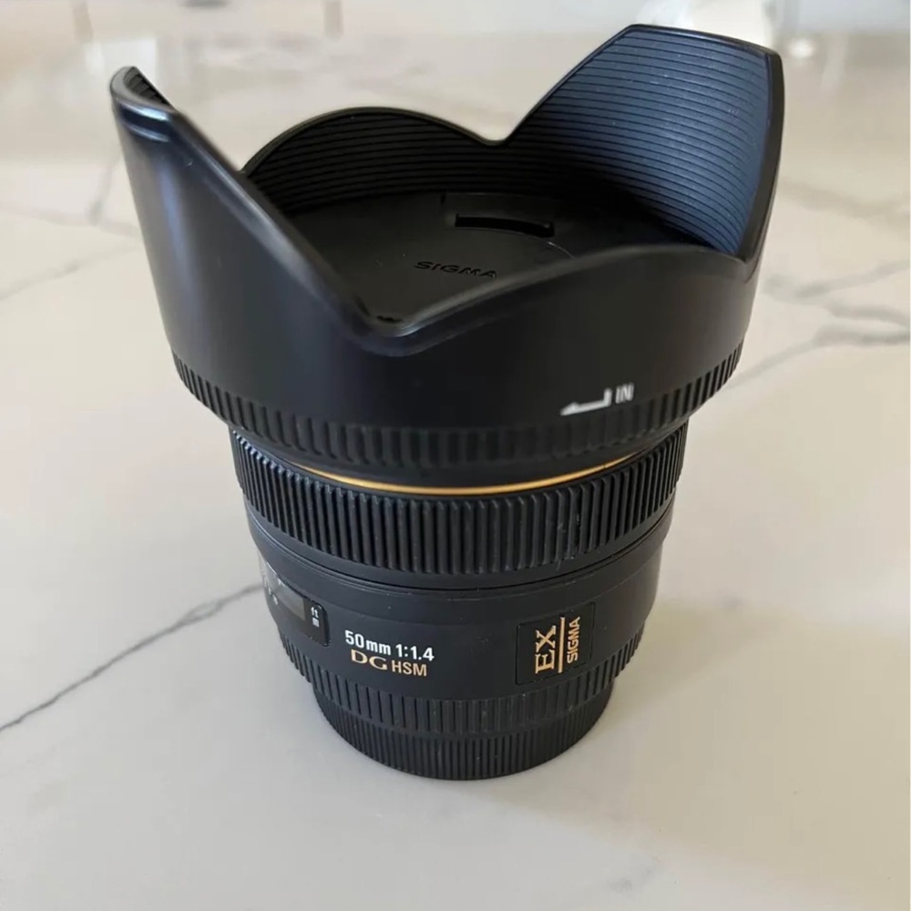 Sigma 50mm f/1.4 EX DG HSM - Canon EF
Fit
